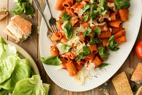 tikka masala pasta - a flavor packed weeknight pasta dinner and your new favorite way to use tikka masala sauce