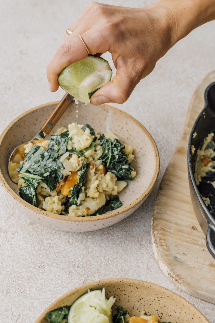Vegetarian wok curry with kale and cauliflower