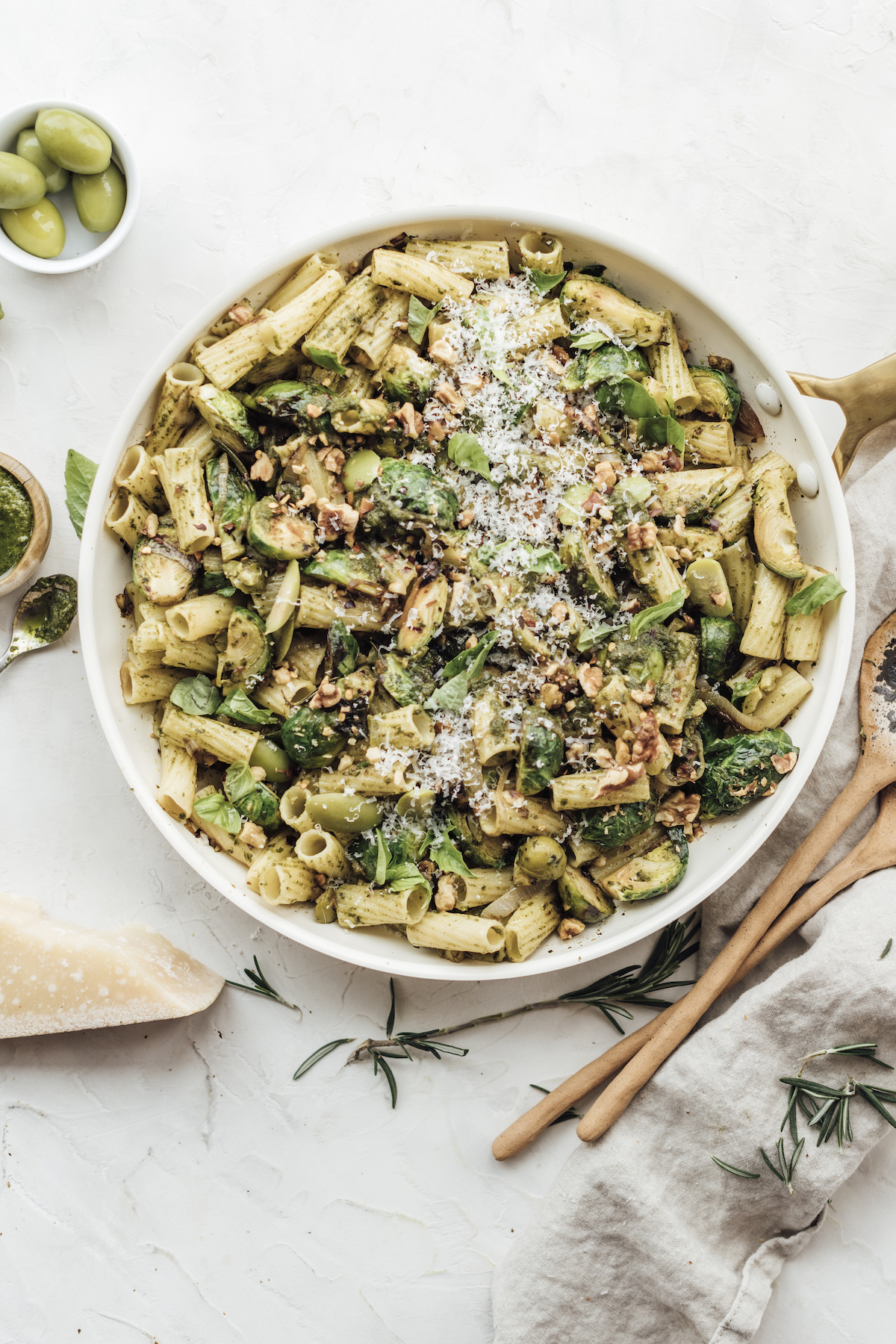 Rigatoni with Brussels Sprouts, Kale Pesto, and Lemoneasy and healthy