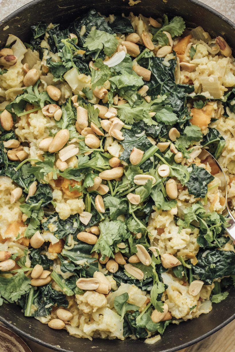 Vegetarian wok curry with kale and cauliflower