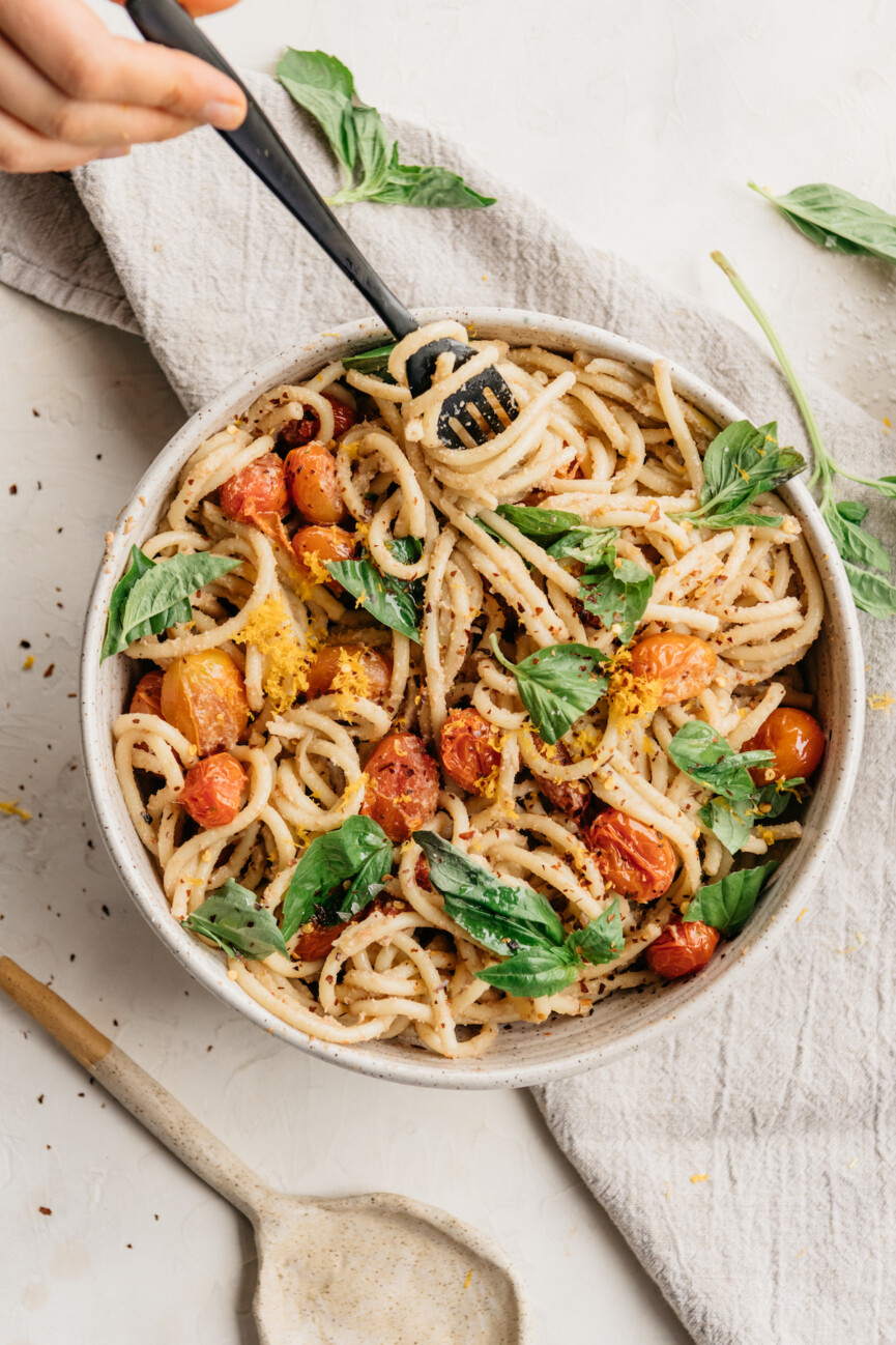 one-pot creamy vegan pasta with roasted tomatoes and basil, easy plant-based dinner
