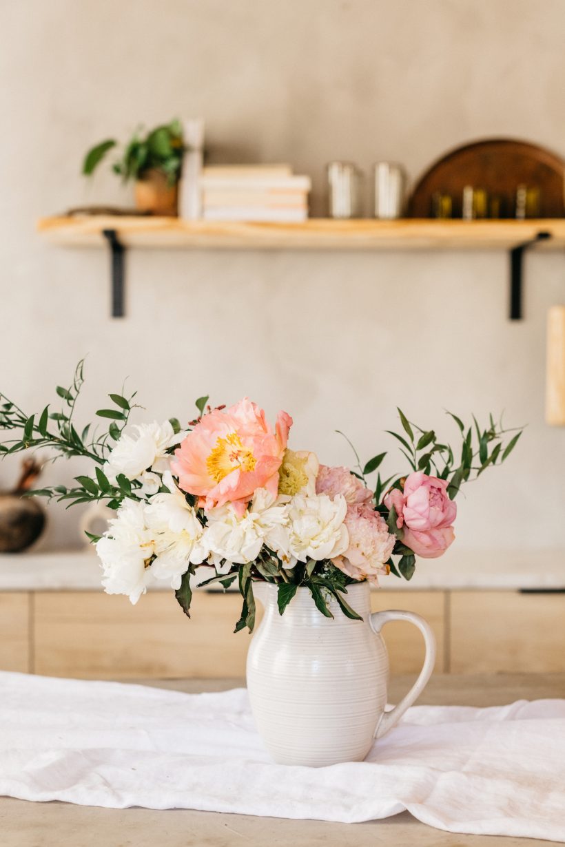 Valentine table setting ideas, Peony in the middle, Romantic decoration, candles