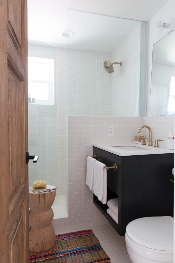 Chanel Dror guesthouse, Austin Texas home tour, bathroom, vanity, bathroom organization_how to organize bathroom drawers