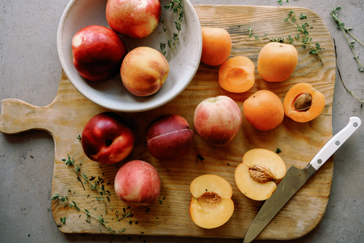 A Ranking of Different Peaches You Find at the Market