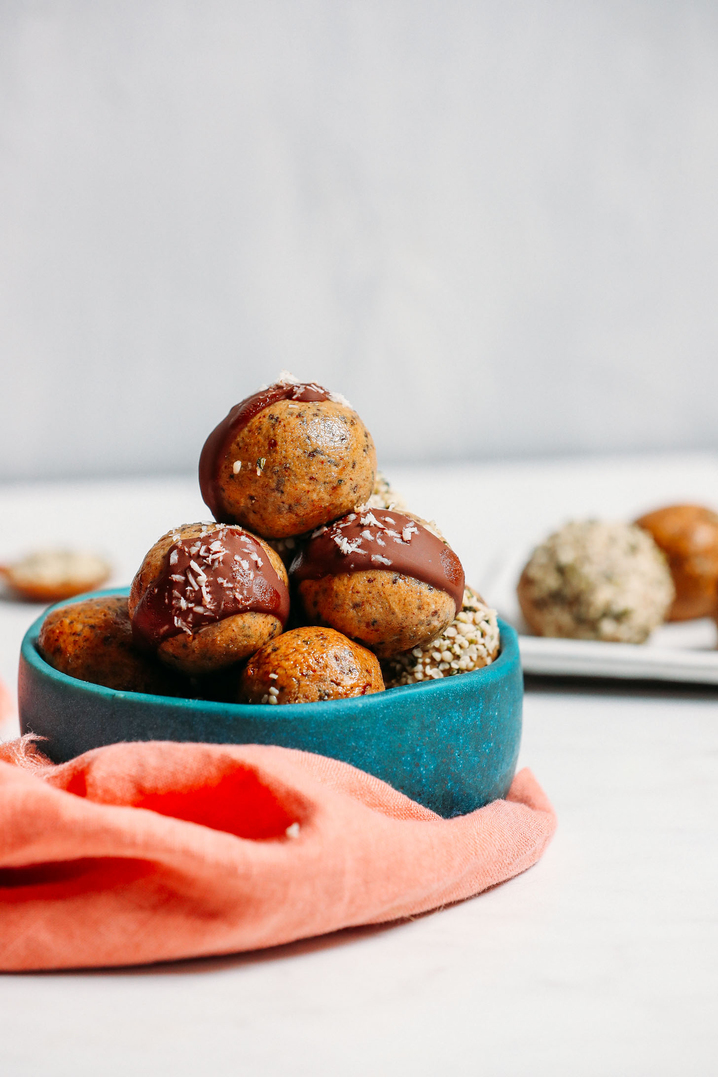 5-Ingredient Protein Balls_easy snacks for work