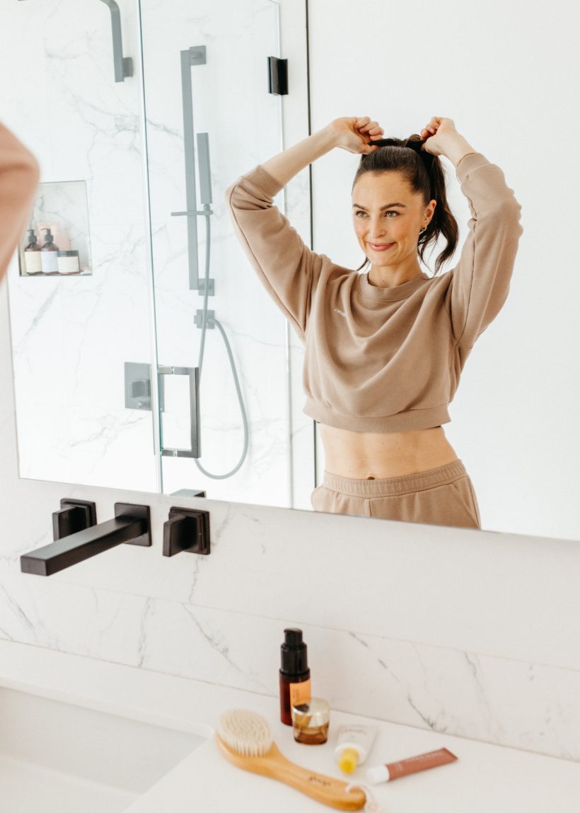 hair, ponytail, bathroom, megan roup's morning routine