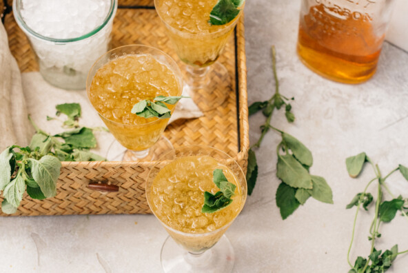 simple easy mint julep bourbon cocktail