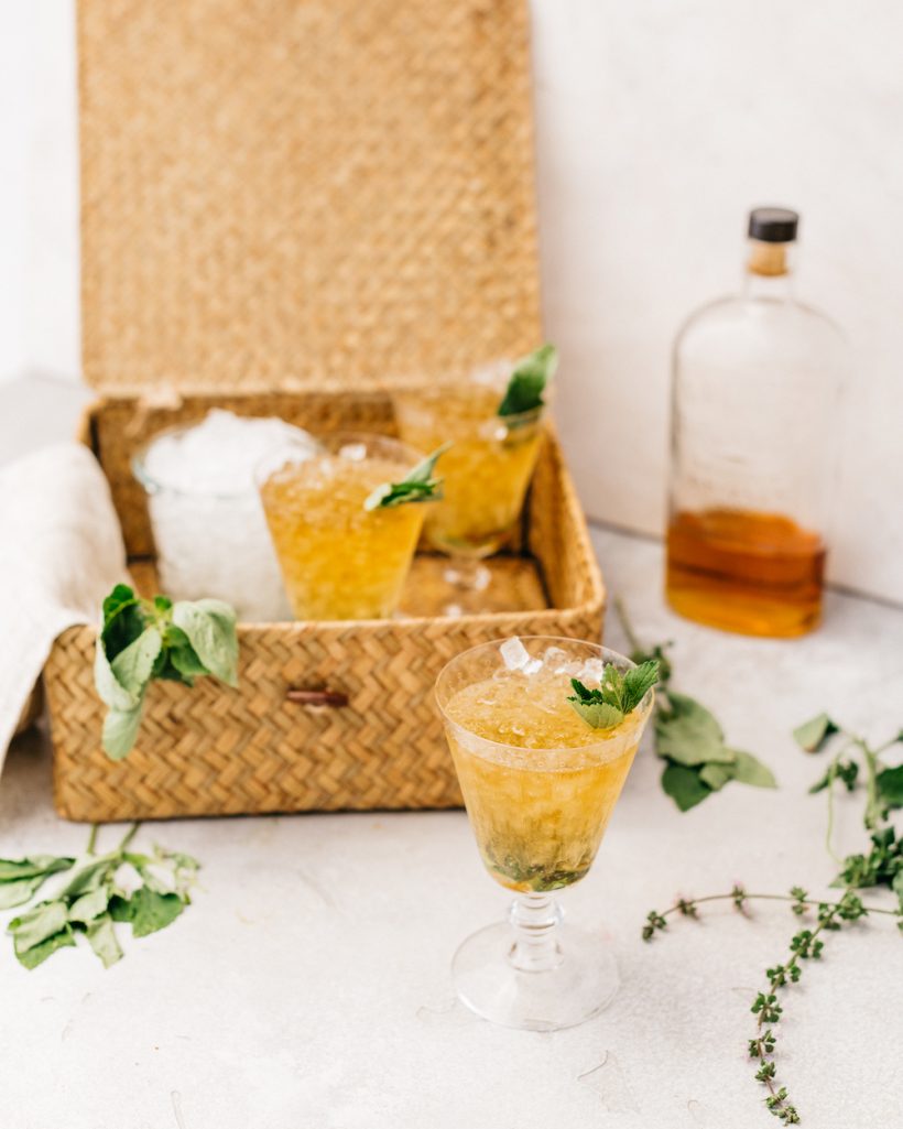 simple easy mint julep bourbon cocktail