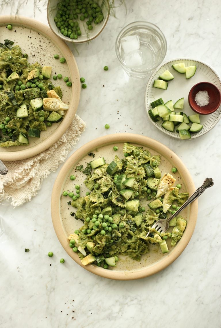 green goddess pasta salad with a lemony zingy dressing and spring vegetables_easy to digest vegetables
