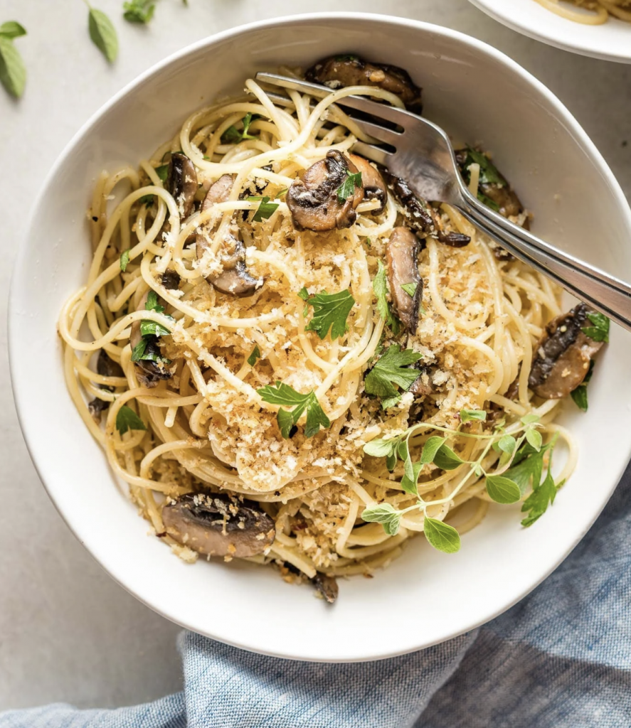 Spaghetti with Mushrooms, Oregano, and Garlicky Breadcrumbs