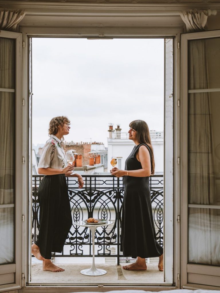 Rebekah Pepper dinner party in Paris_best dating apps for your 30s