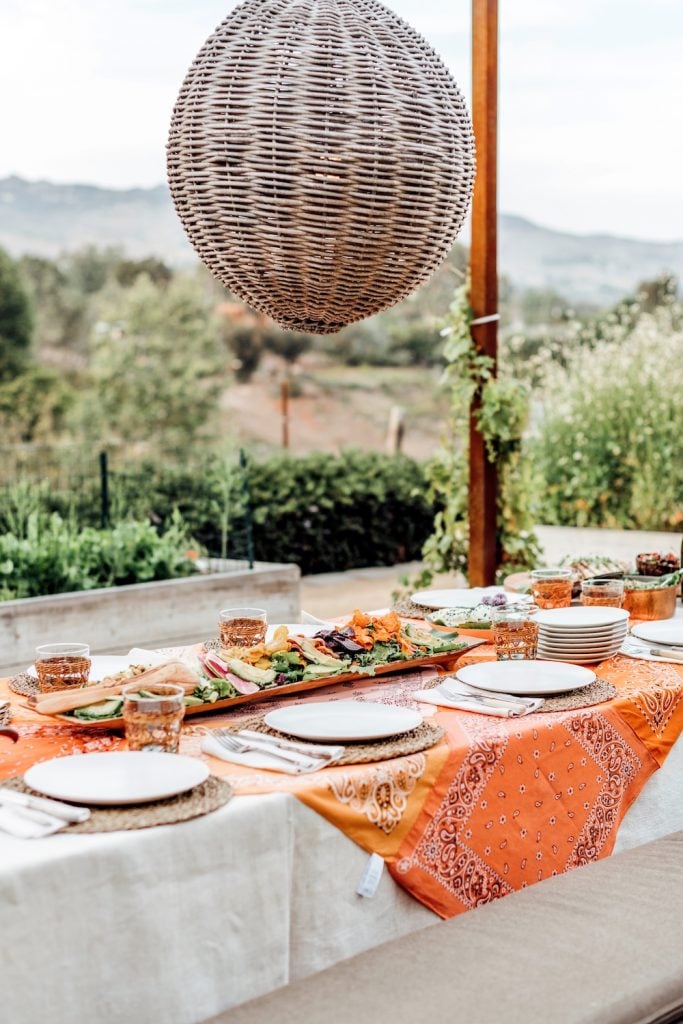 Helene Henderson dinner party Malibu_outdoor dining table décor ideas