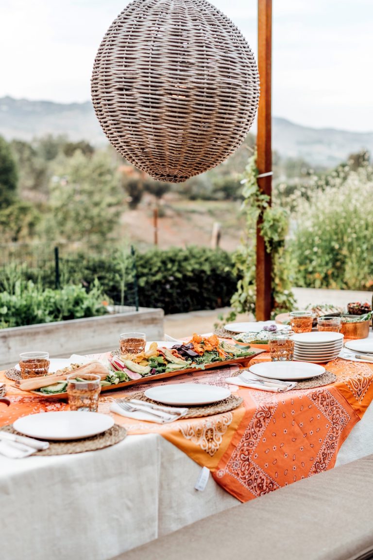 Helene Henderson Malibu dinner party_ picnic table decoration ideas