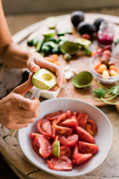 Tomato, avocado and cucumber salad with fiber-rich fruit Feta_best