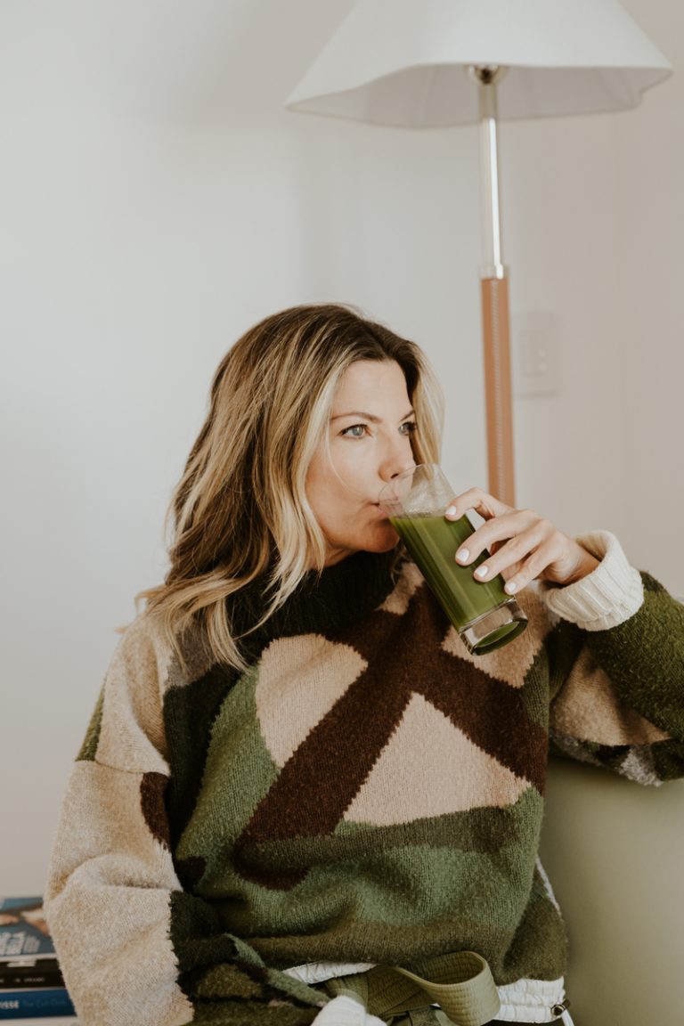 Inge Theron drinking smoothie_ayurvedic morning routines