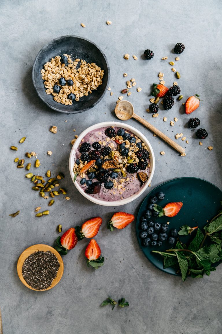 Swirled Yogurt & Smoothie Bowl_summer lunch ideas