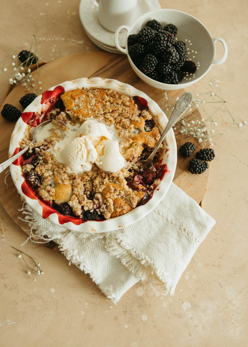 easy blackberry cobbler recipe for summer dessert