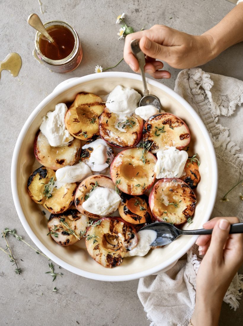 Baked peaches with honey and thyme - summer dessert - easy baked peach recipe