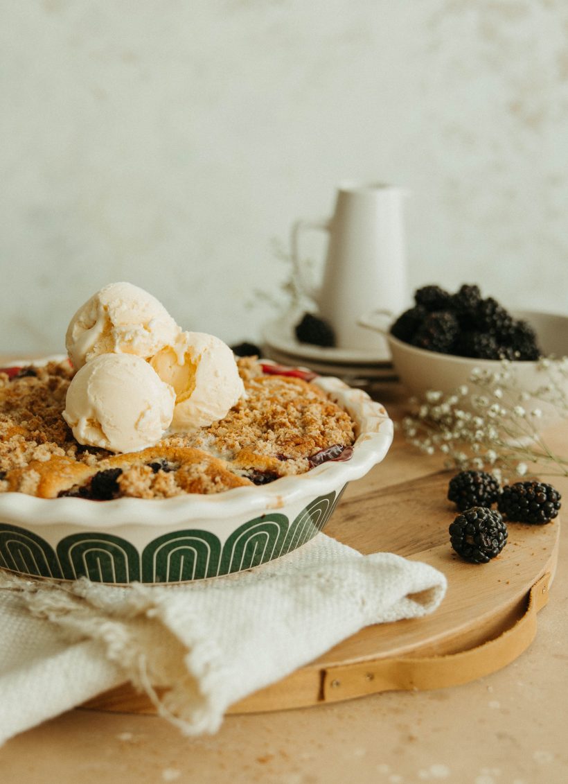 easy blackberry cobbler recipe for summer dessert