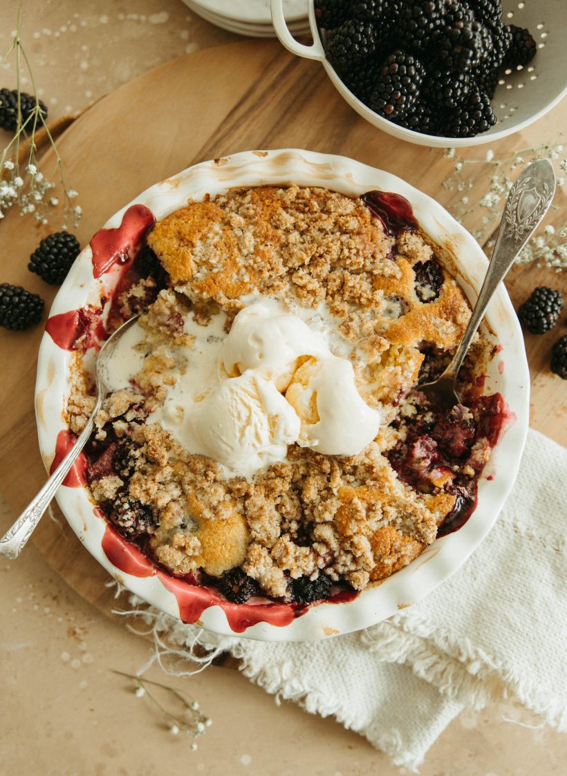 easy blackberry cobbler recipe for summer dessert