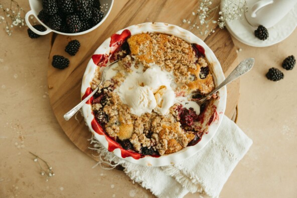 easy blackberry cobbler recipe for summer dessert