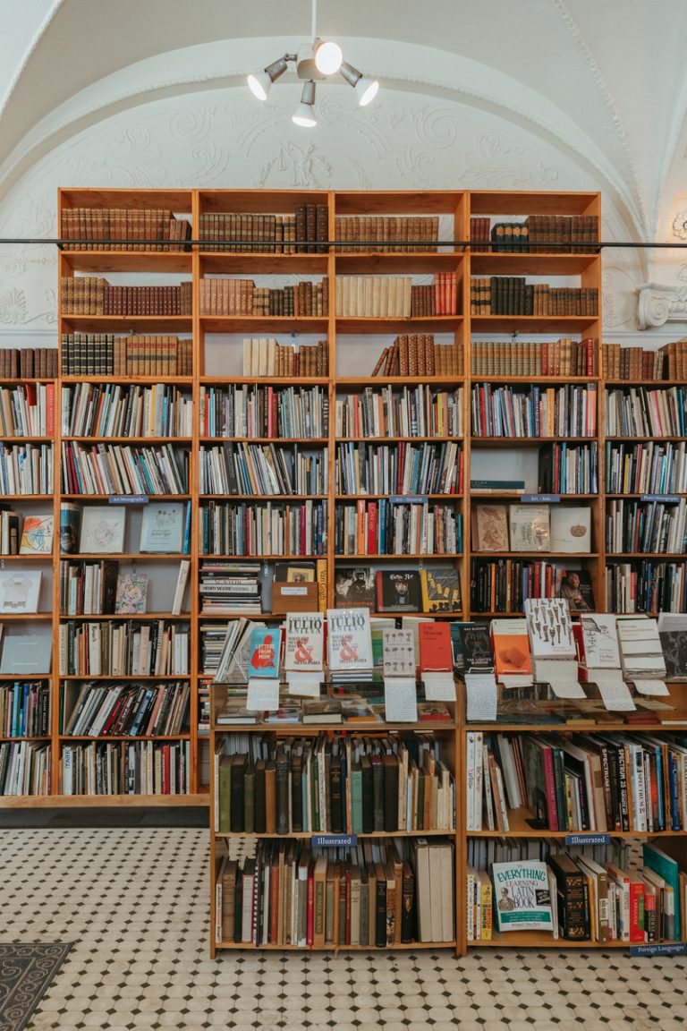 Seattle-bookstore-book-on-happiness