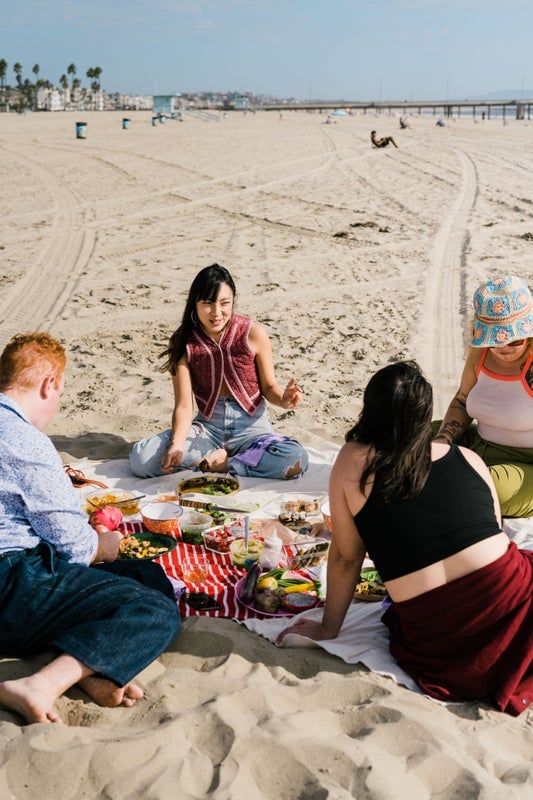 beach picnic gathering_beach dinner ideas