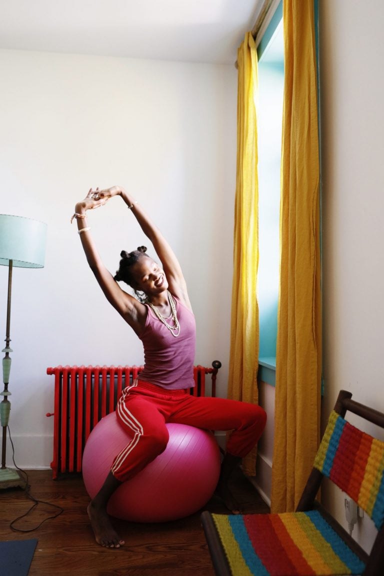 woman working out on exercise ball_how to workout on period