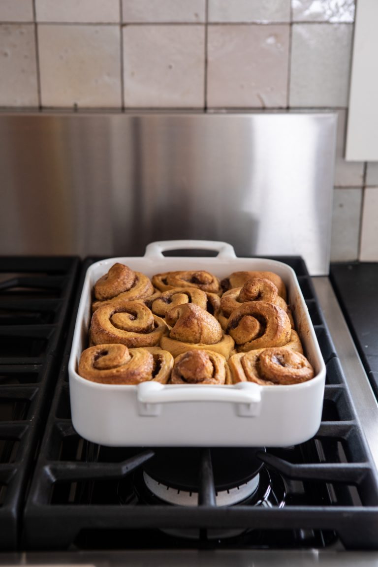 Overnight Gingerbread Cinnamon Rolls_overnight breakfast recipes