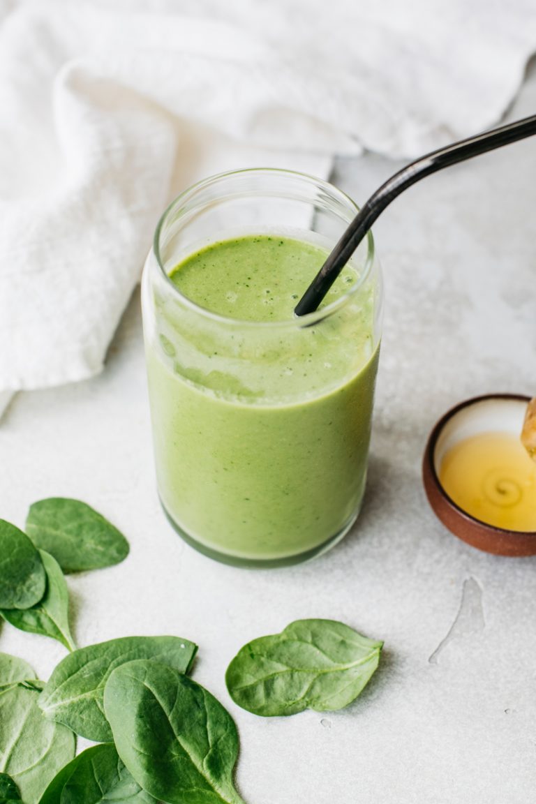Almond Butter Green Smoothie_best foods for shiny hair