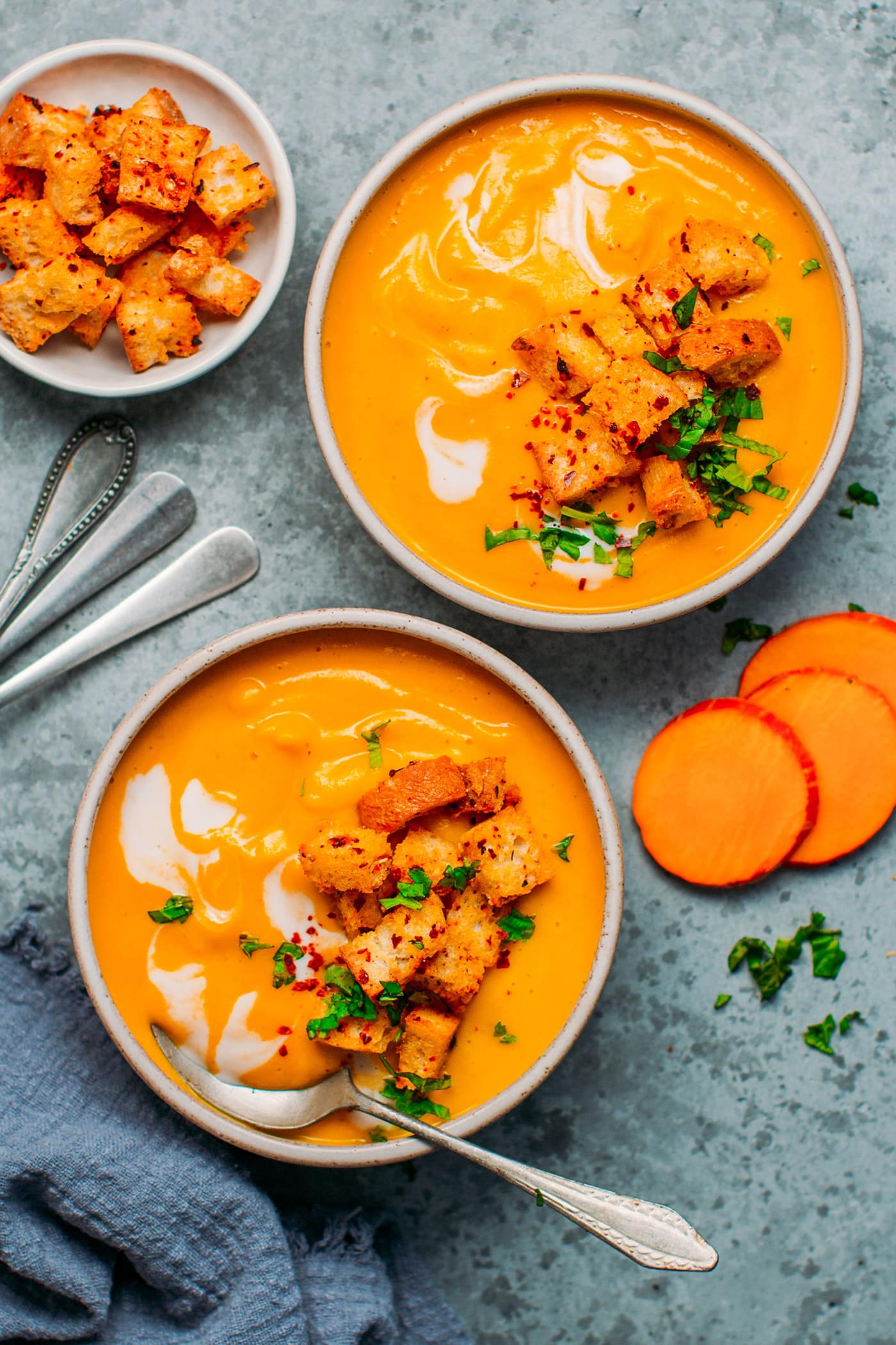 Easy Pumpkin Soup with Spicy Croutons_healthy fall soup recipes