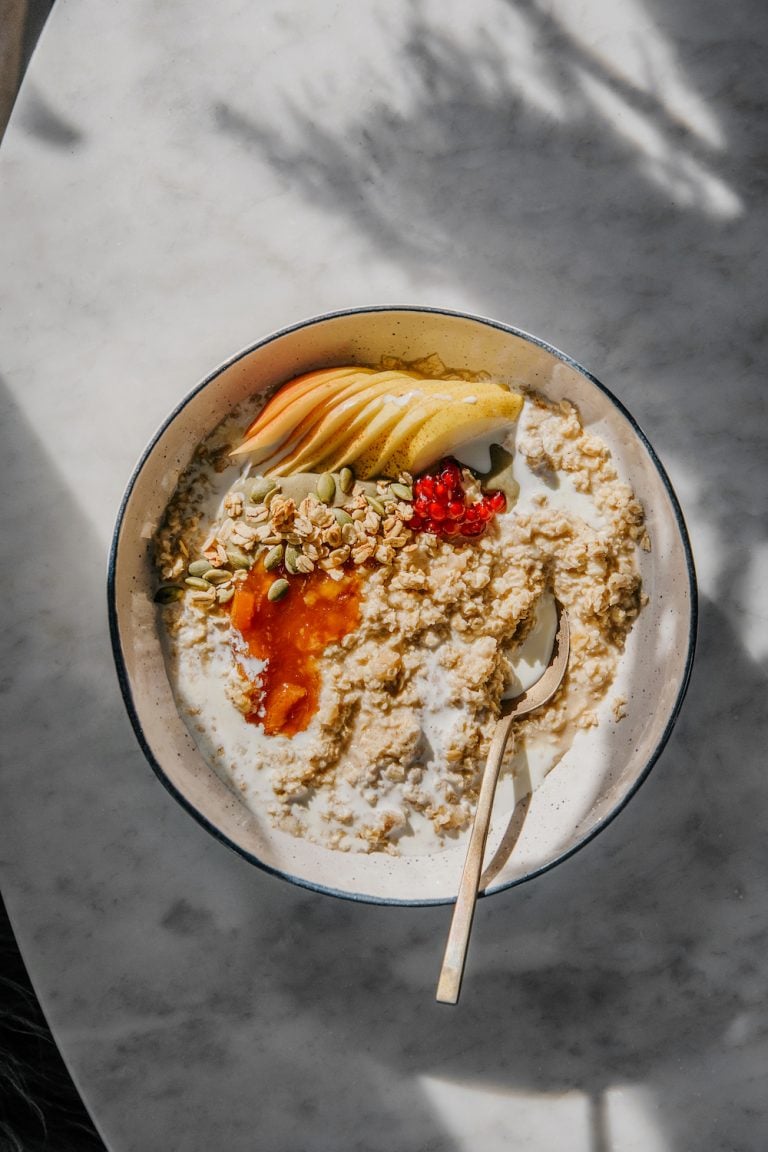 Amaranth porridge with fig leaves and papaya_ simple vegetarian meal for one person