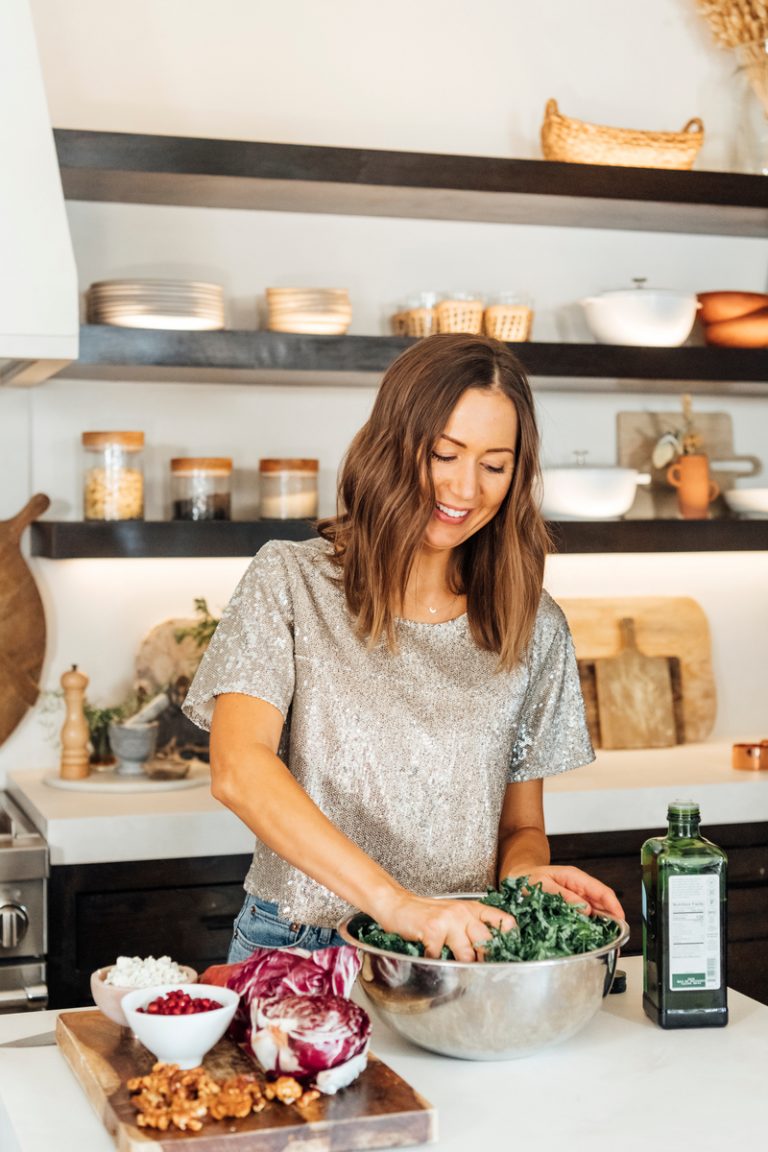 camille phong cách salad cải xoăn ngày lễ_ thực phẩm chứa nhiều chất chống oxy hóa