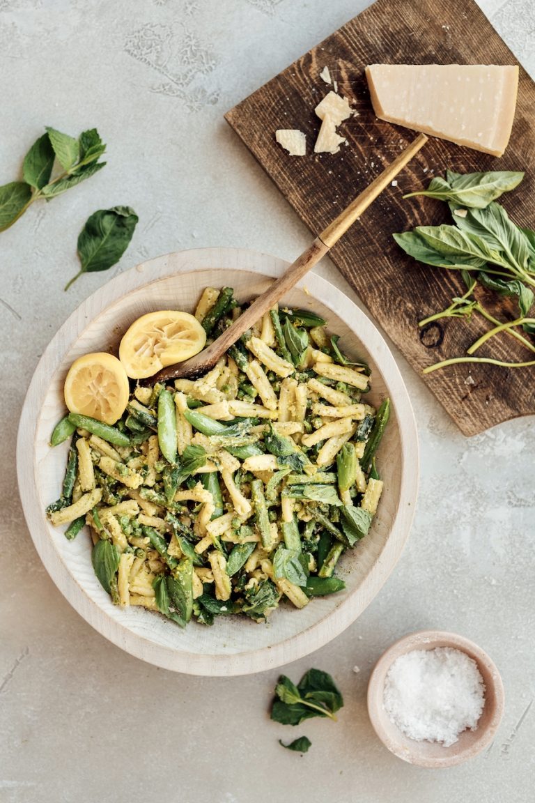 Pesto pasta primavera_healthy school lunch ideas