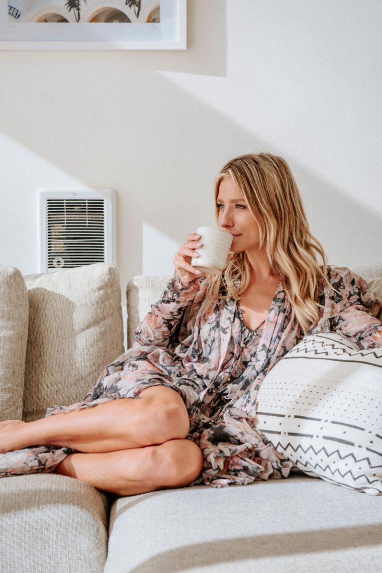 Renee Bargh drinking tea_acne in her 30s