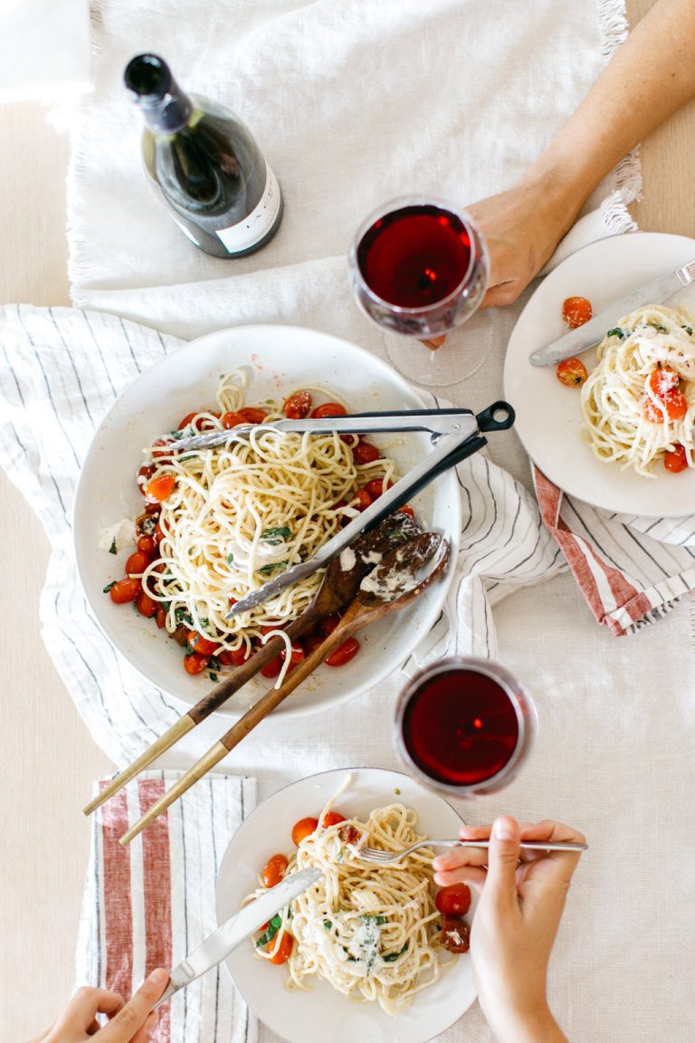 Summer Spaghetti with Tomatoes, Burrata, & Basil_easy one-pot recipes