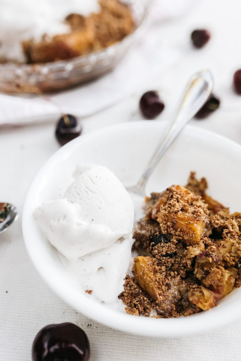 Summer Stone Fruit Crisp with Cinnamon Crumble_labor day desserts