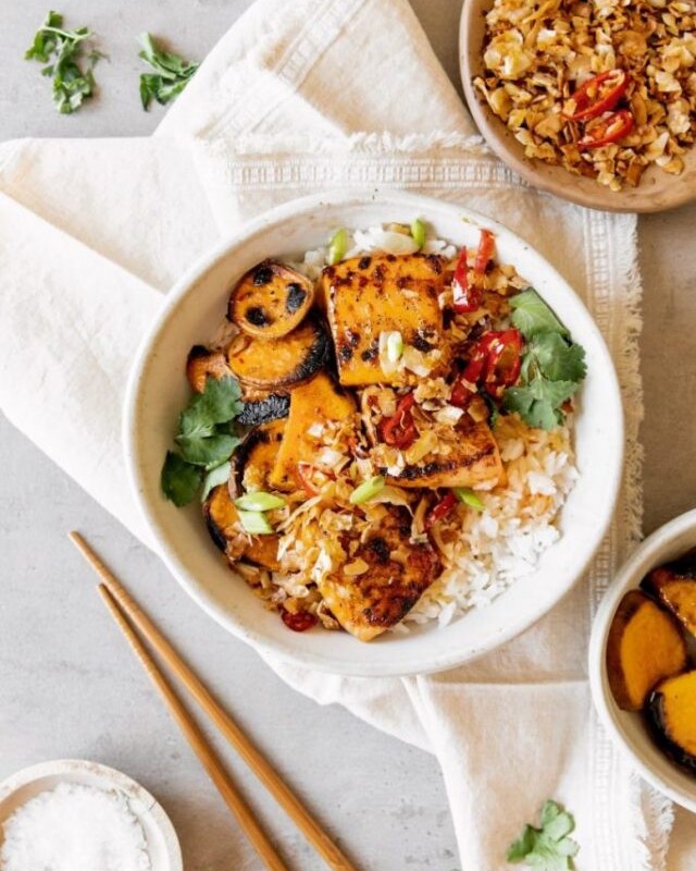 spicy salmon bowls_good fats for skin