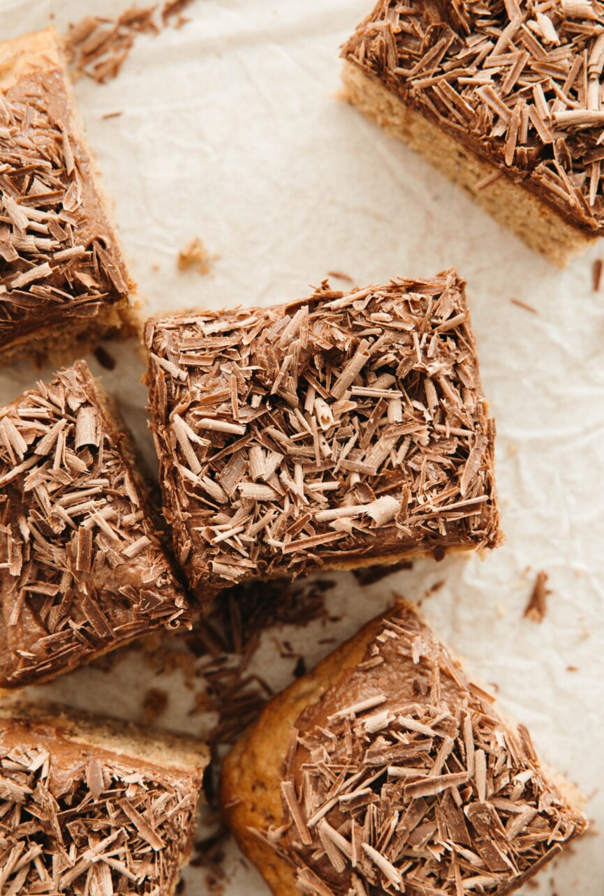 peanut butter banana snack cake with chocolate frosting