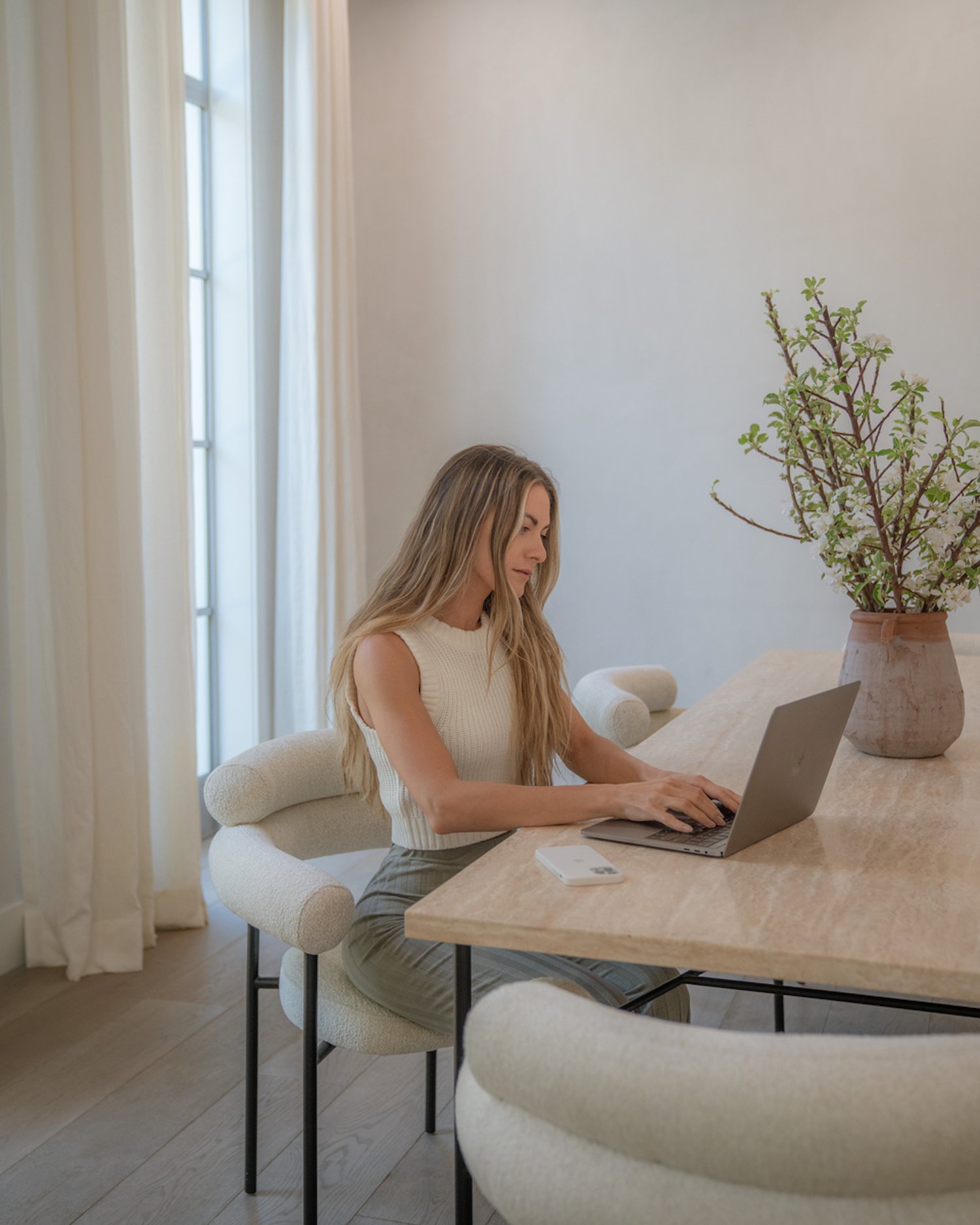 Your Friday Checklist for a Calmer, More Aligned Monday