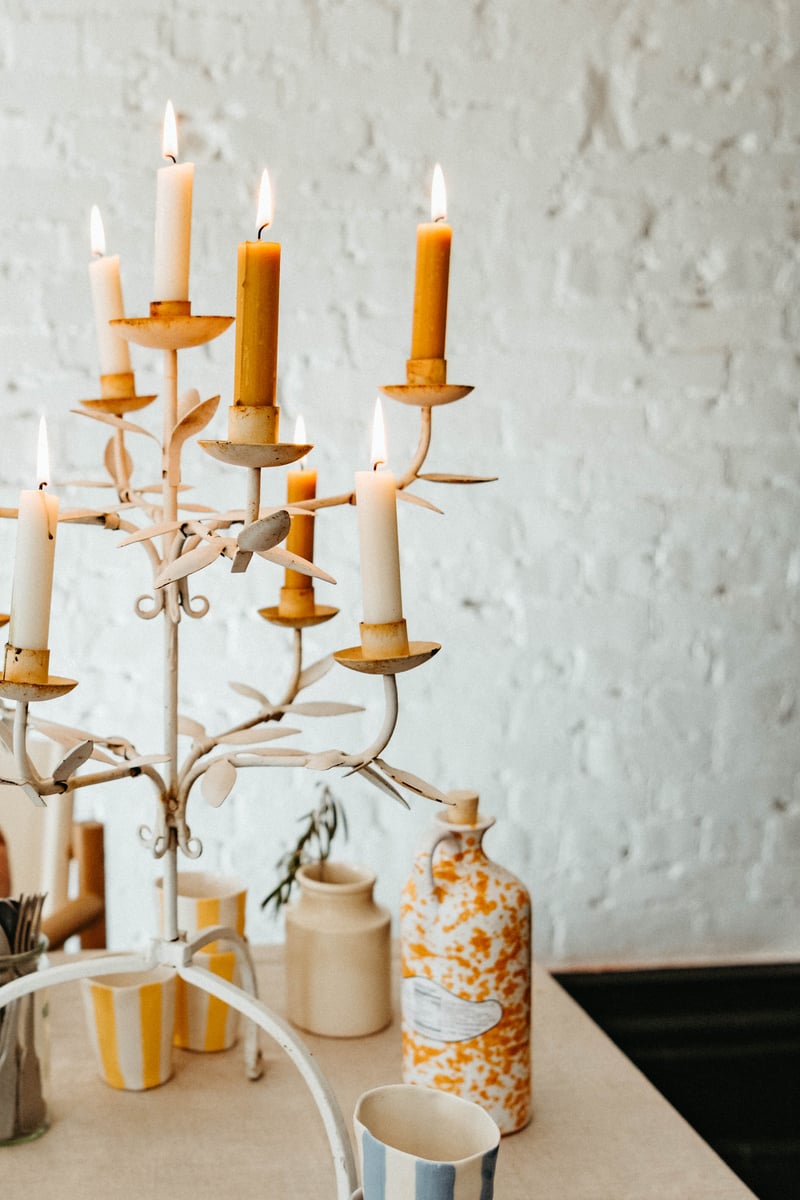 15 Ideas for Decorating With Candles That Are Peak Cozy