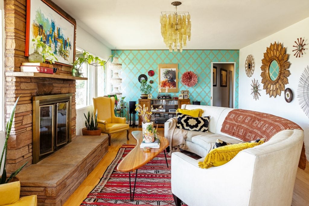 Bright colorful living room with aqua walls. 