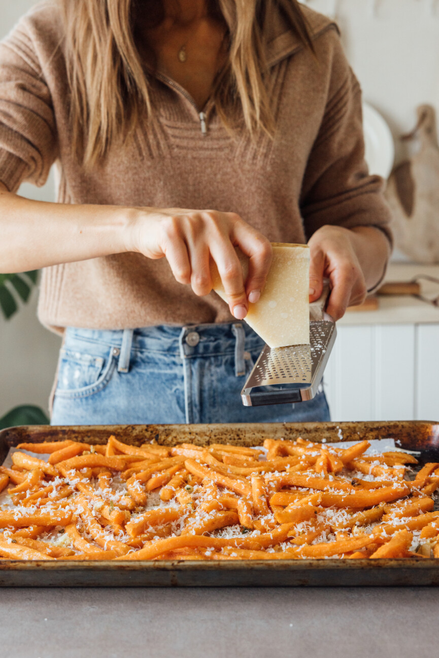 garlicky sage sweet potato fries with garlic aioli - easy, healthy recipe - parmesan