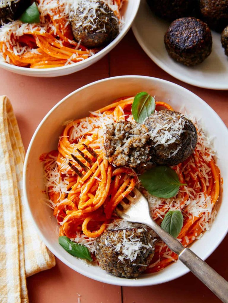 creamy roasted red pepper spaghetti and meatballs from spoon fork bacon