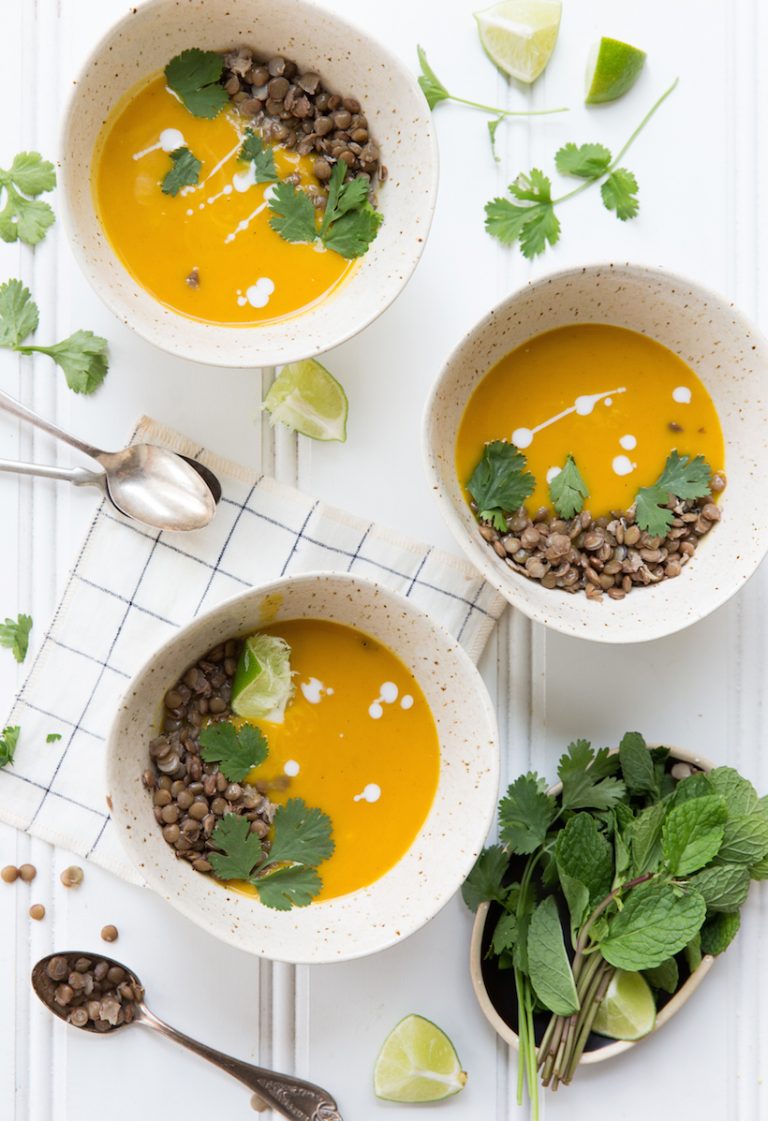 Creamy Pumpkin Soup with Curry & Lentils_easy soup recipes