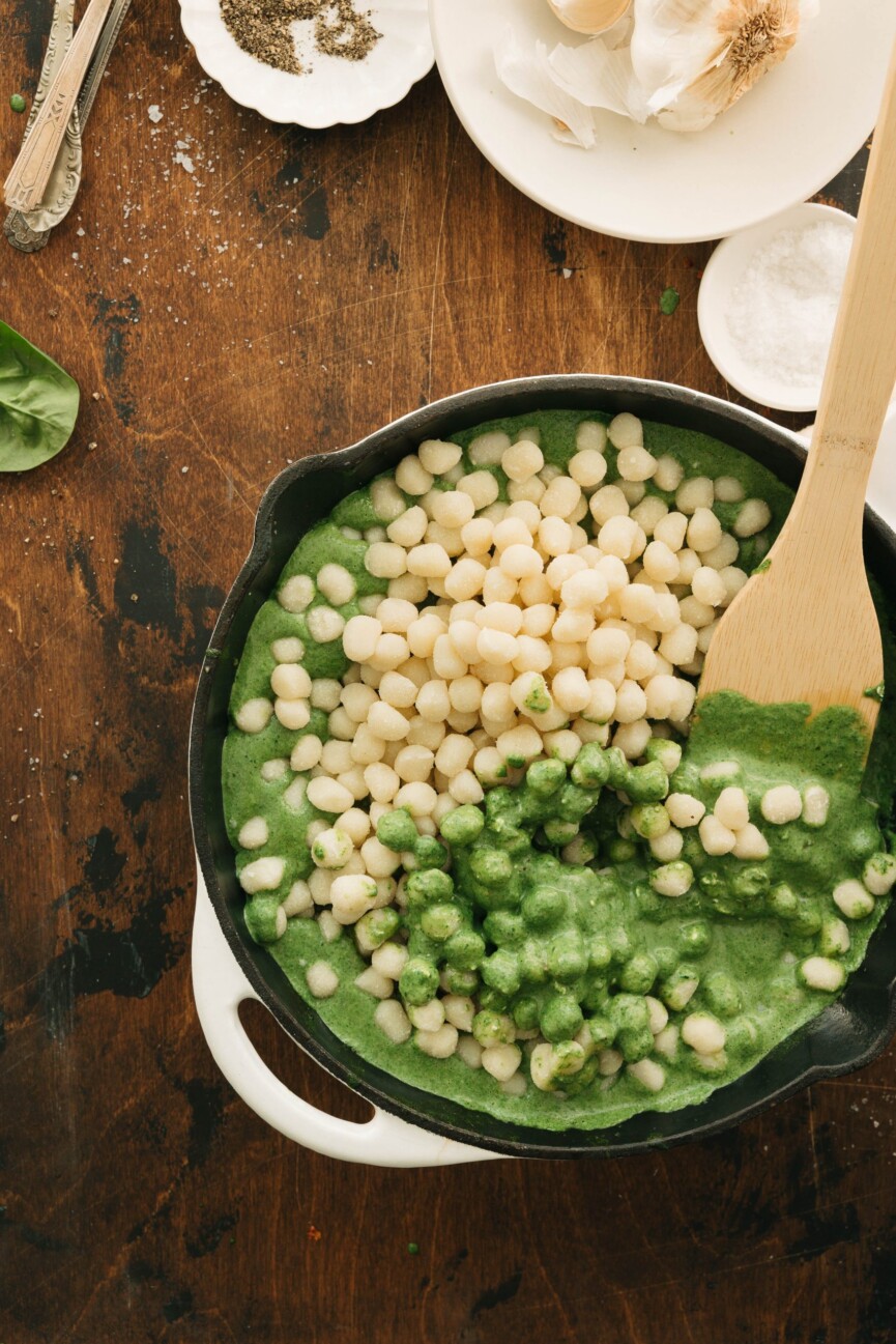 cheesy pesto and spinach gnocchi skillet bake