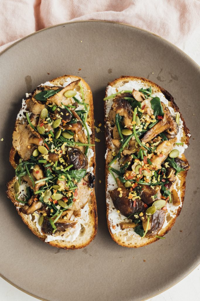 Mushroom Toast with Arugula & Lemon_filling breakfast ideas