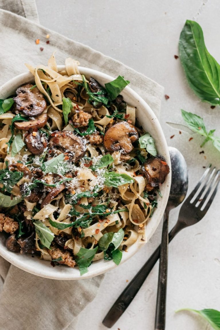 One Pot Garlicky Mushroom Pasta with Sausage & Arugula_saturday night dinner ideas