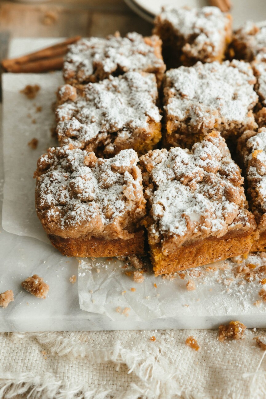 pumpkin snack cake with cinnamon streusel_fall foods for hormone balance