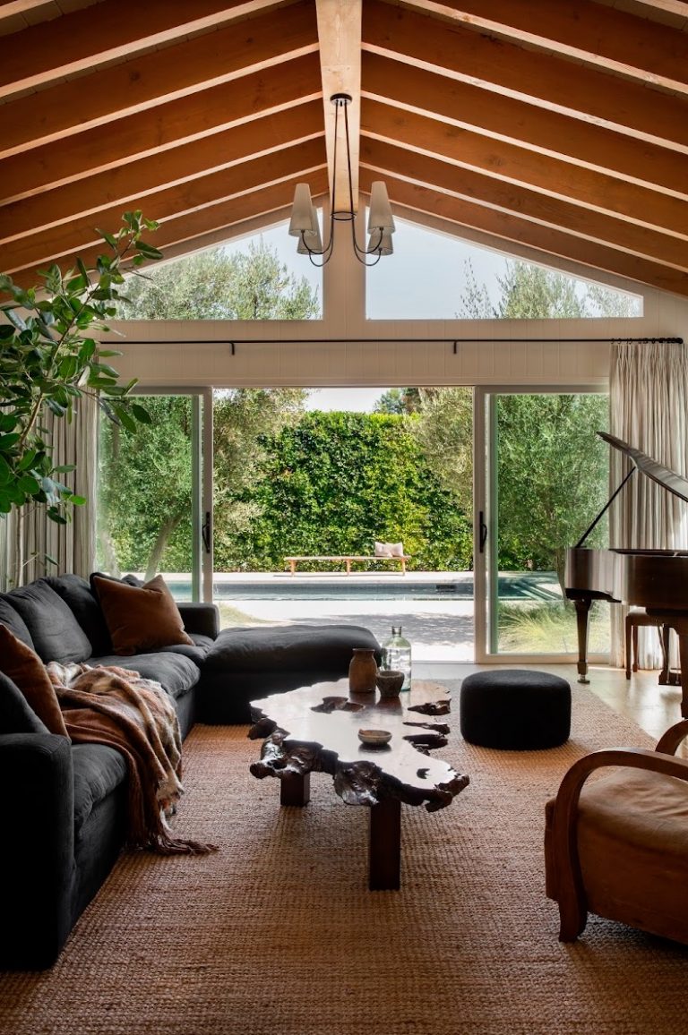 Sarah Solis' living room_best interior design tiktok accounts